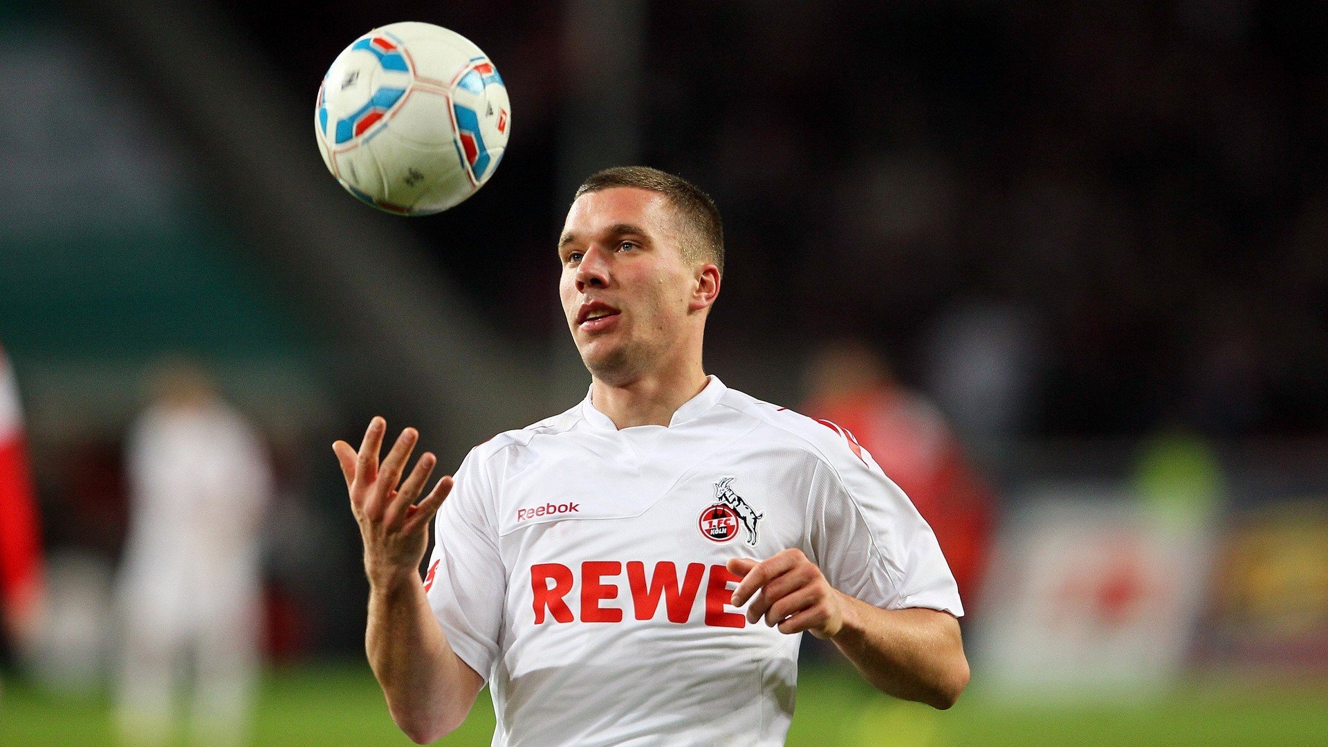 点球大战惊心动魄，蓝鹰险胜红魔晋级决赛